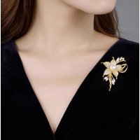 XSB291 - Elegant Pearl Flower Brooch